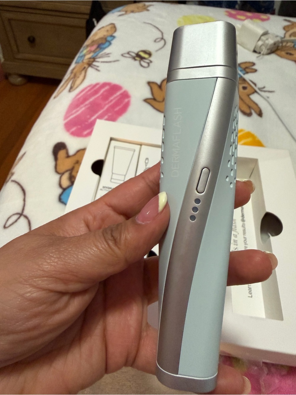 Dermaflash Cool Instant Cooling Depuffing Facial Massager - Silver - Picture 6 of 9